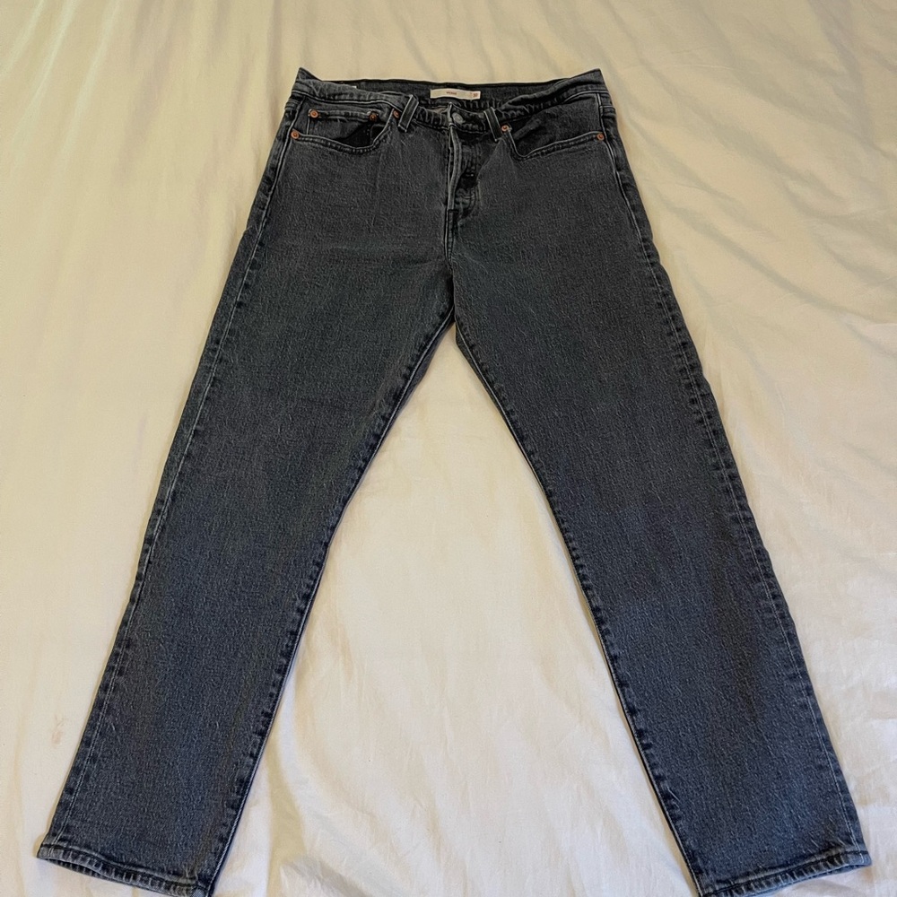 Gray Levi’s Wedgie Crop jeans size 30